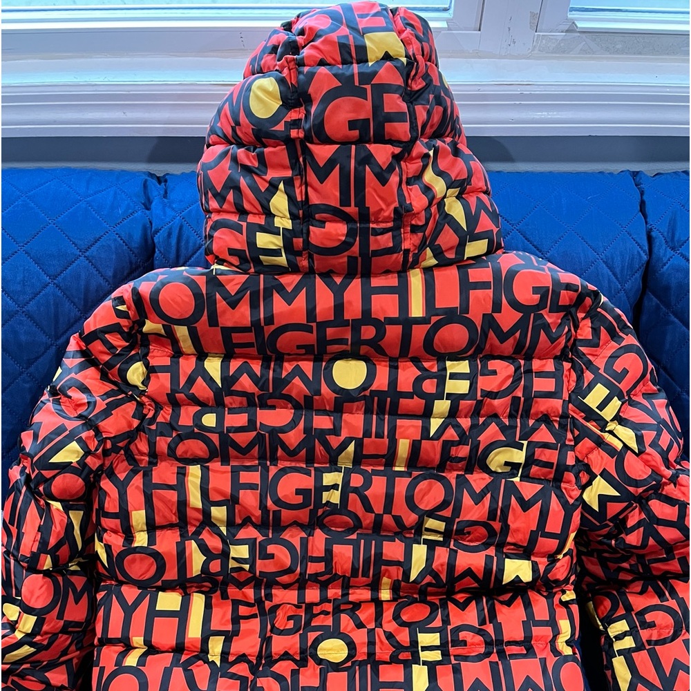 Warm and stylish Tommy Hilfiger All Over Print Motif Jacket - Picture 2 of 6